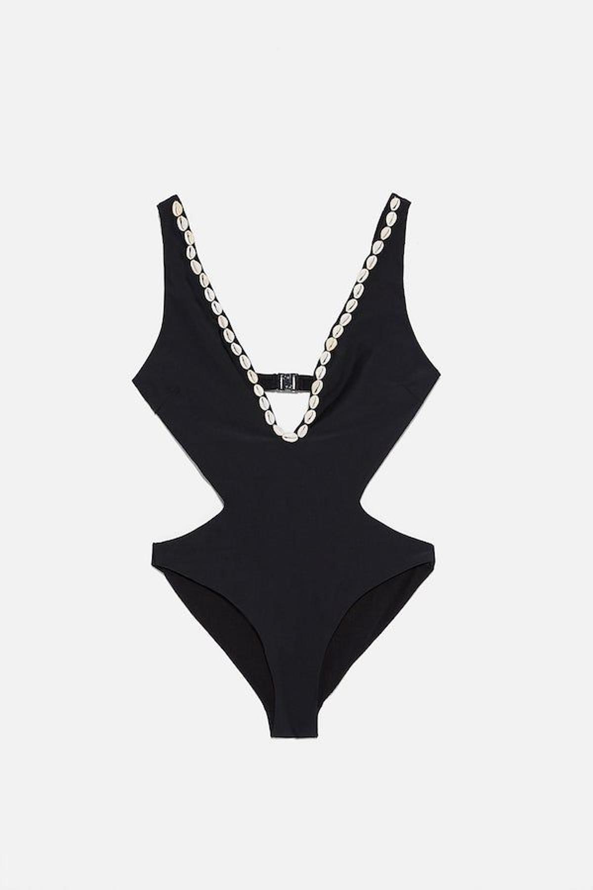 Bañador negro con conchas, de Zara