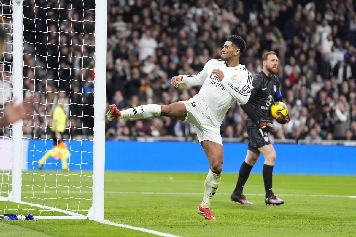 Jude Bellingham of Real Madrid gestures during the Spanish League, LaLiga EA Sports, football match played between Real Madrid and Atletico de Madrid at Santiago Bernabeu stadium on February 8, 2025, in Madrid, Spain. AFP7 08/02/2025 ONLY FOR USE IN SPAIN. Oscar J. Barroso / AFP7 / Europa Press;2025;SOCCER;SPAIN;SPORT;ZSOCCER;ZSPORT;Real Madrid v Atletico de Madrid - LaLiga EA Sports;