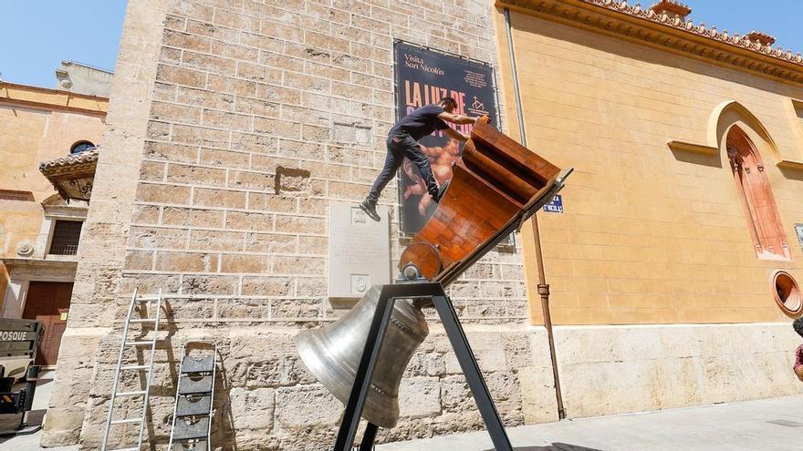 La espectacular llegada de la nueva campana de San Nicolás