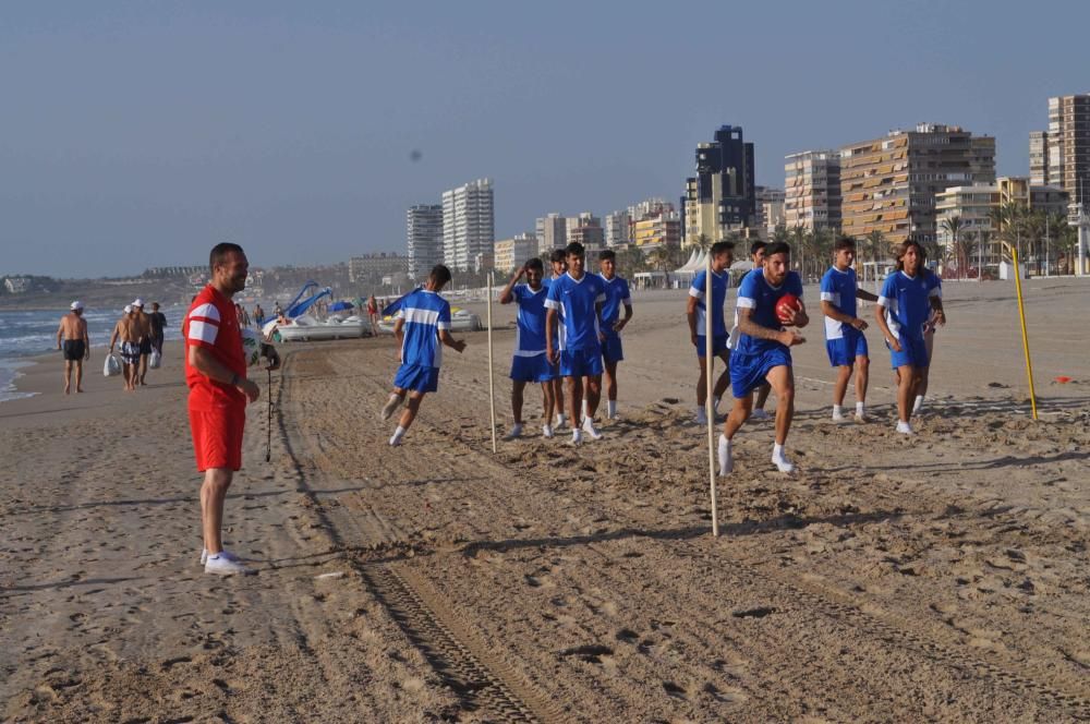 Entrenamiento del Hércules CF en la playa de San Juan