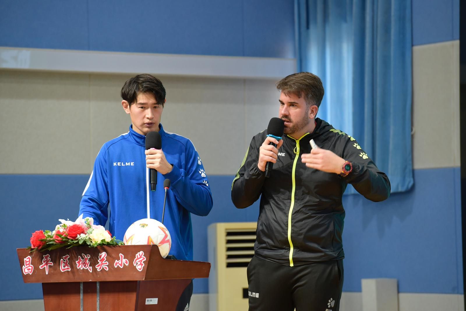 Imágenes del entrenador castellonense en China