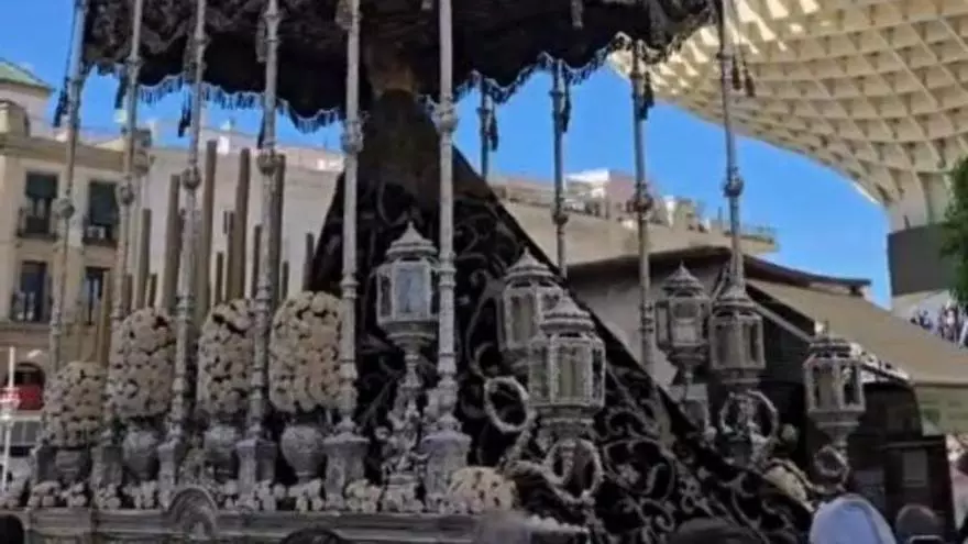Vídeo | Levantá de la Virgen del Subterráneo a la altura de Las Setas
