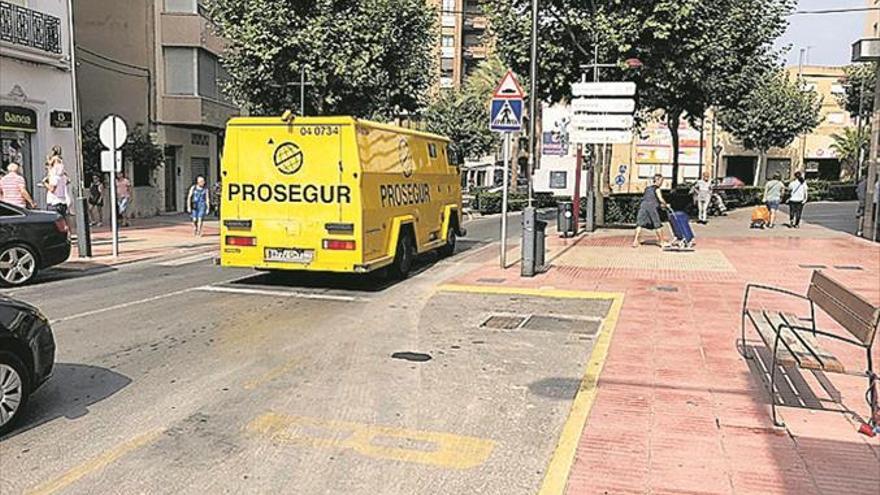 La Vall colocará nuevas marquesinas para el bus