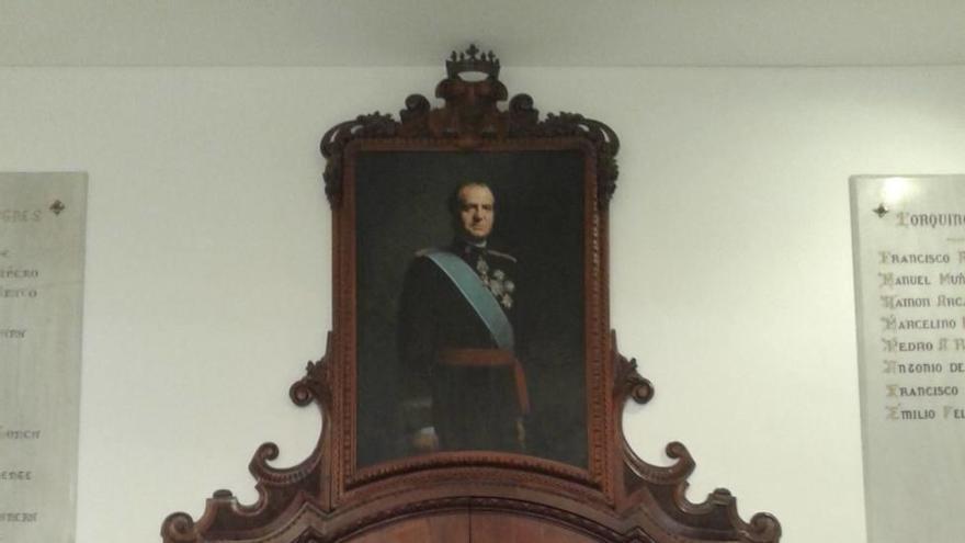Colocan en la Sala de Cabildos el retrato de Felipe VI encargado hace seis años