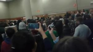 ’Escrache’ a Felipe González a l’Autònoma de Madrid.