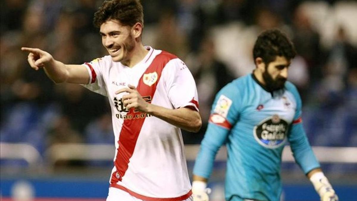 Jozabed celebra su gol ante la desesperación de Manu Fernández