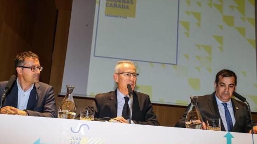 El presidente de la CHS, Miguel Ángel Ródenas, en el centro, en las jornadas de ayer en La Lonja.