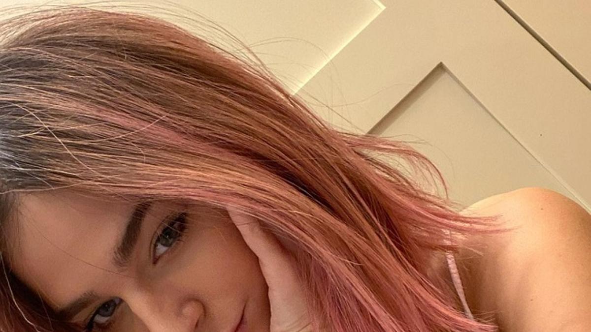 Laura Escanes presume de nuevo look en Instagram: ¡ahora tiene el pelo rosa!