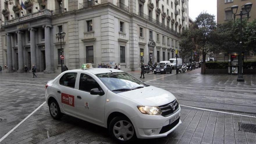 Movilidad estudia rebajar la tarifa del taxi en días valle del verano