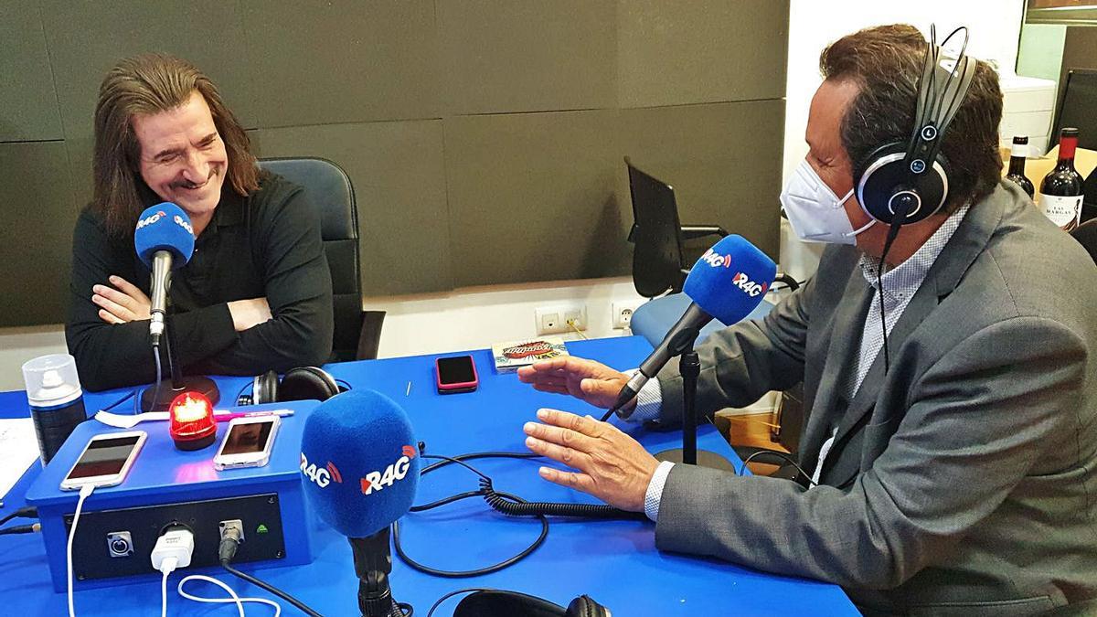 Luis Cobos e Ignacio Casamitjana, presidente de la DOP Cariñena, compartieron programa de radio.  |     