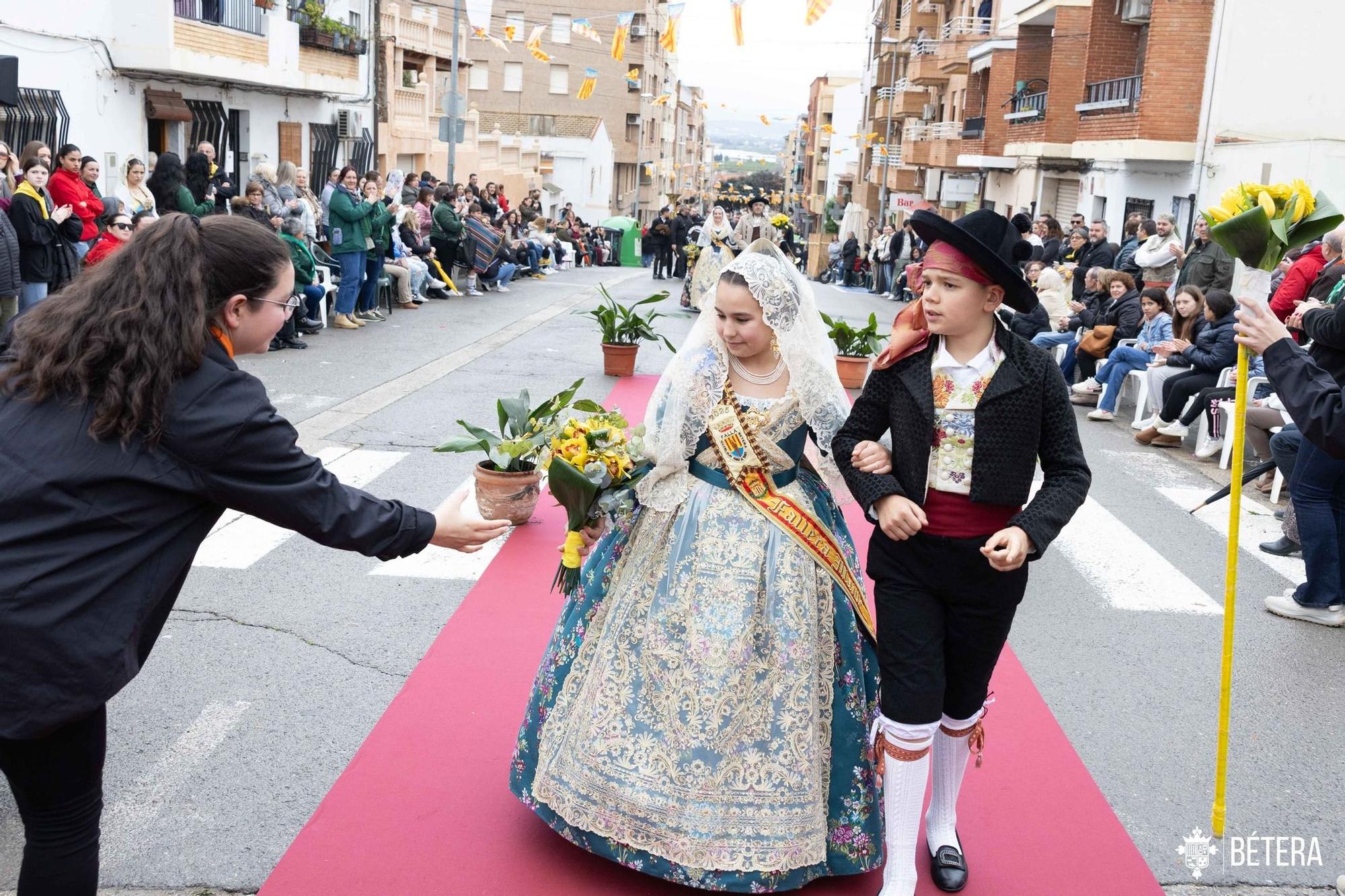 Bétera celebra la ofrenda a la Mare de Déu