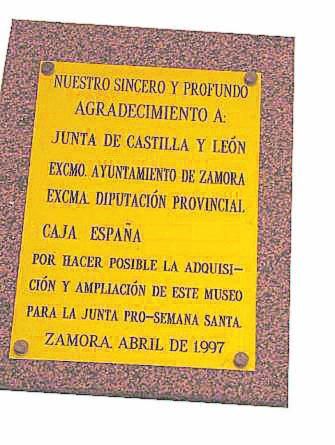 Placa con los hitos del museo: creación de la Junta pro Semana Santa.