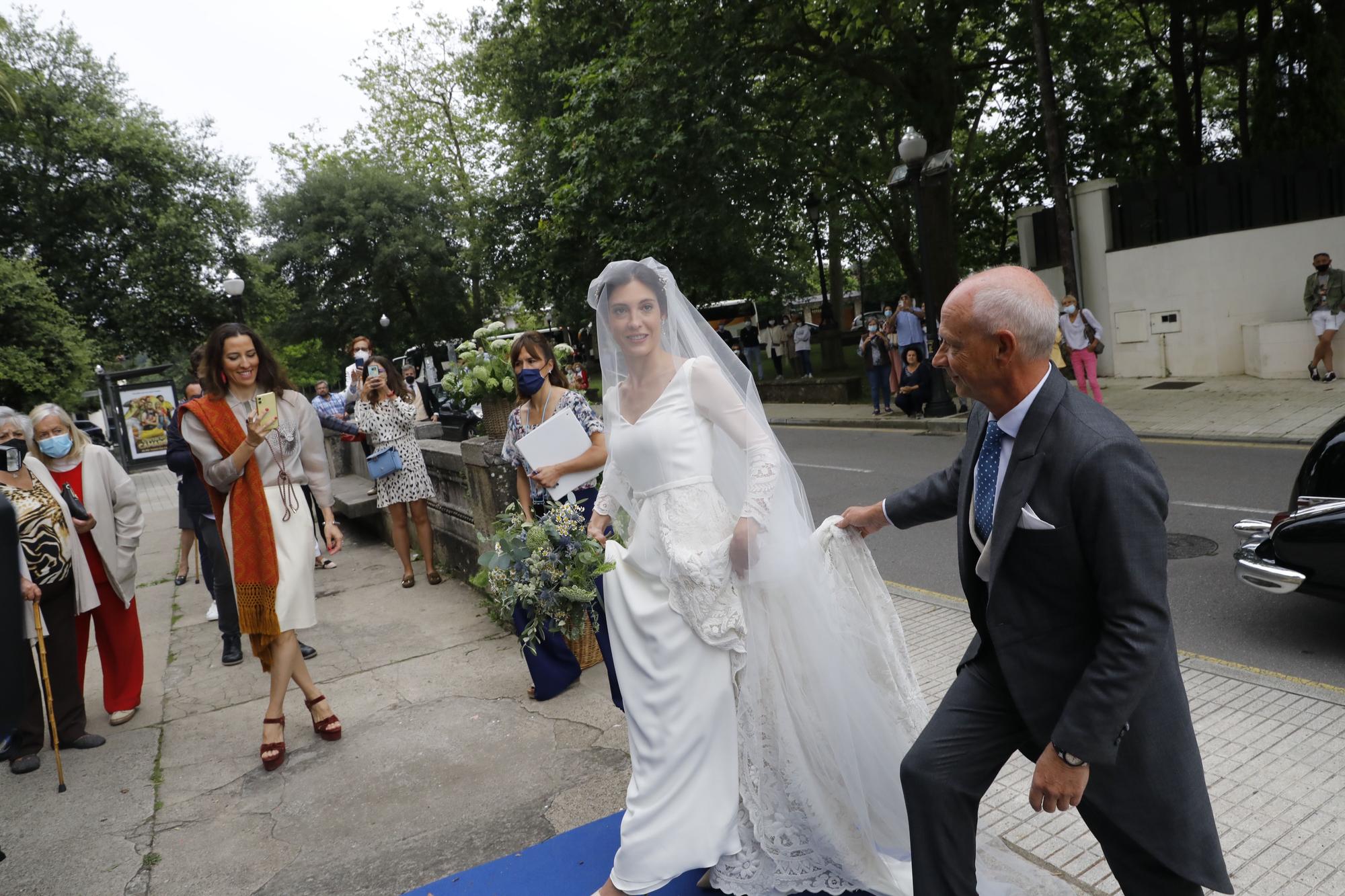 La boda de la "jet set" en Gijón: Pedro Bravo y Carlota Pérez-Pla se dan el sí quiero