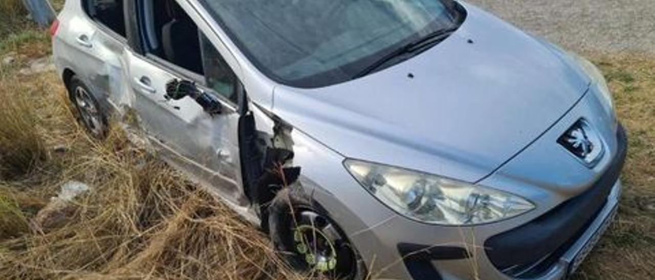 Imagen del vehículo abandonado en Torreblanca y encontrado este jueves.