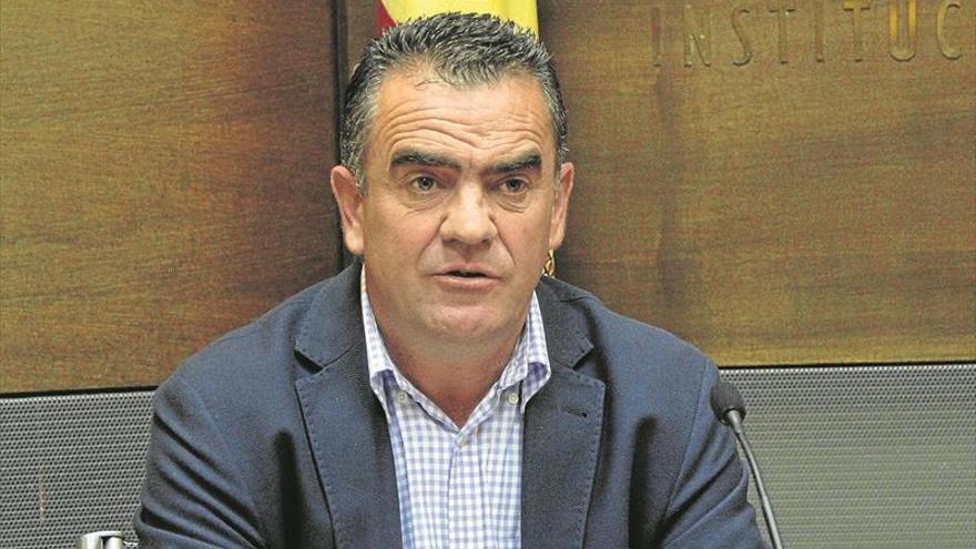 El alcalde de Casas del Monte dimite como diputado después de insultar a una vecina