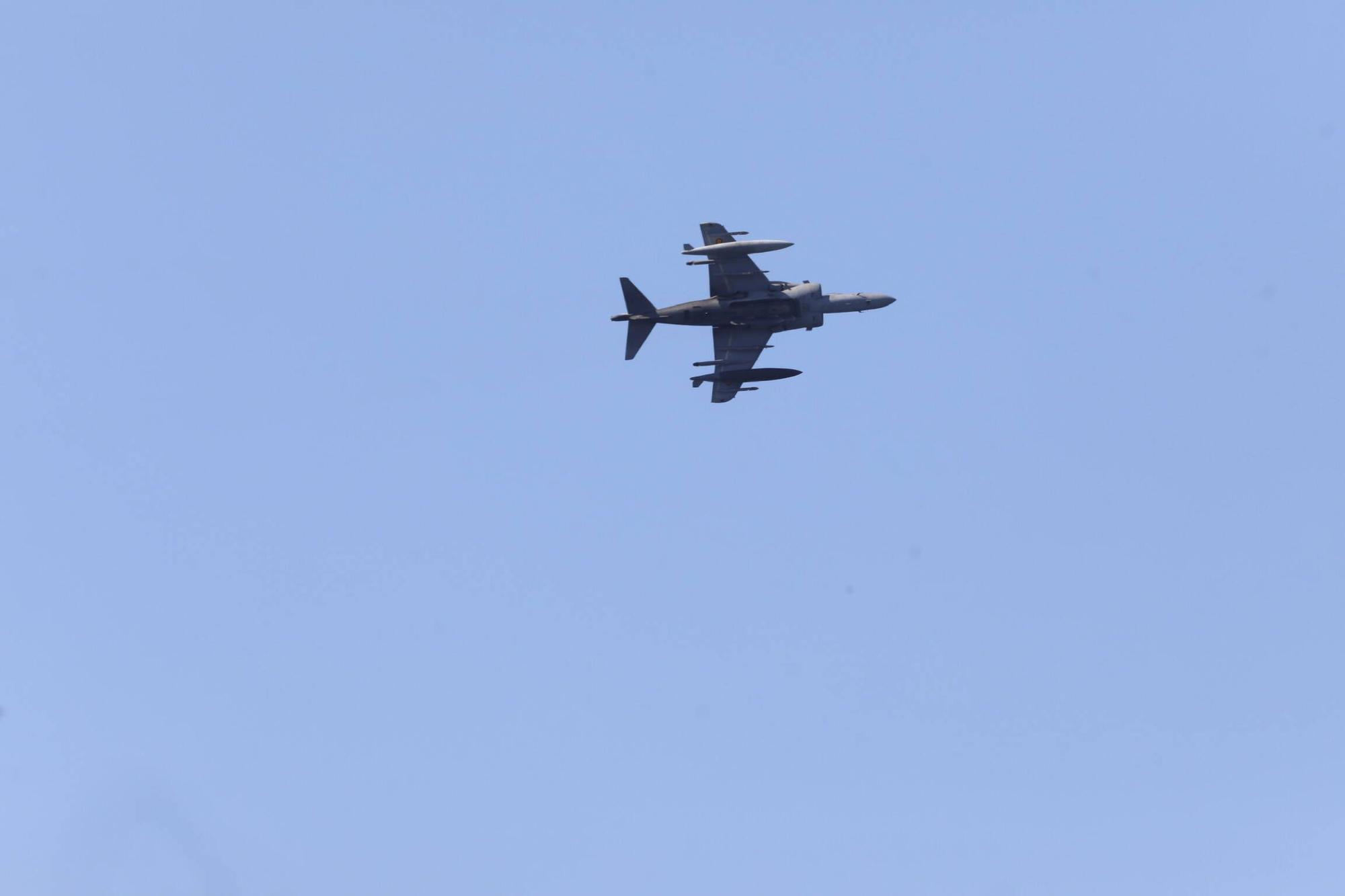 EN IMÁGENES: Así fue la revista naval  del Rey Felipe VI y la exhibición aérea en Gijón por el Día de las Fuerzas Armadas