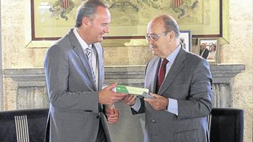 Fabra recibe la memoria del ces del pasado 2013