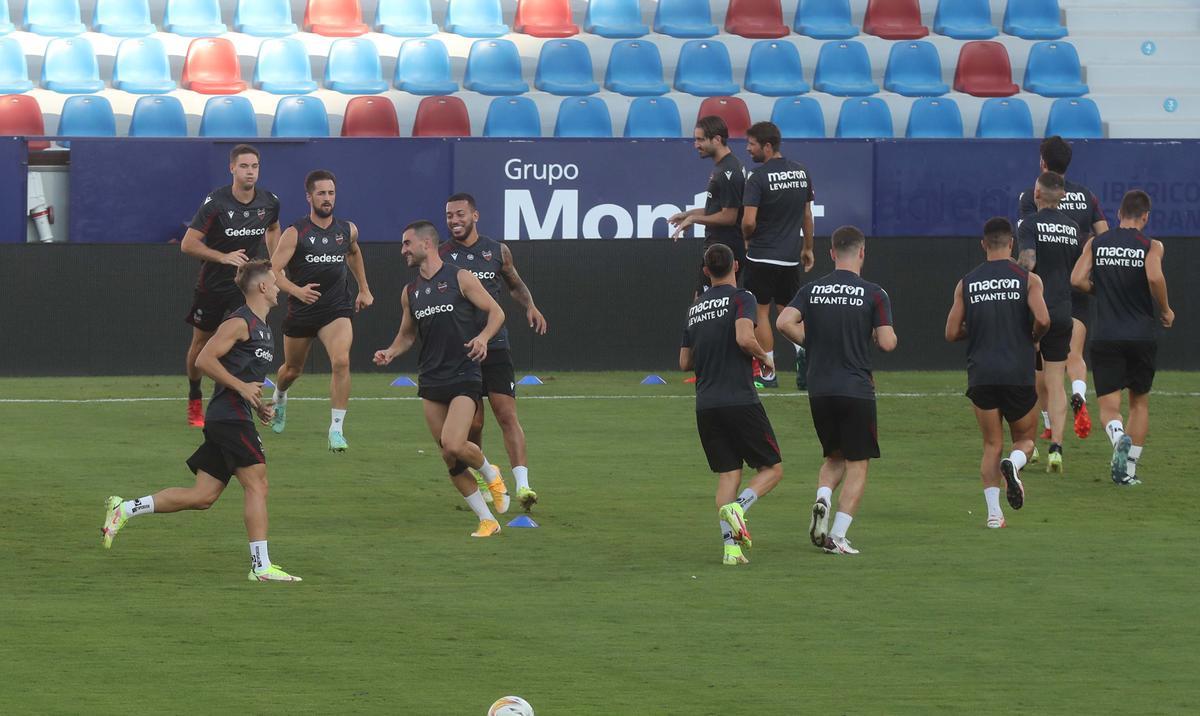 Entrenamiento en el Ciutat antes del encuentro frente al Rayo
