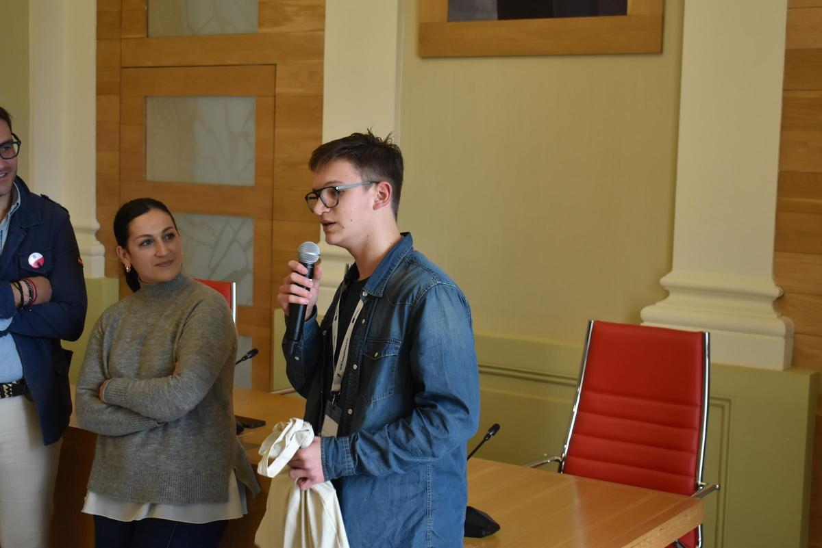 Fotogalería | Alumnos franceses y portugueses visitan el ayuntamiento de Cáceres