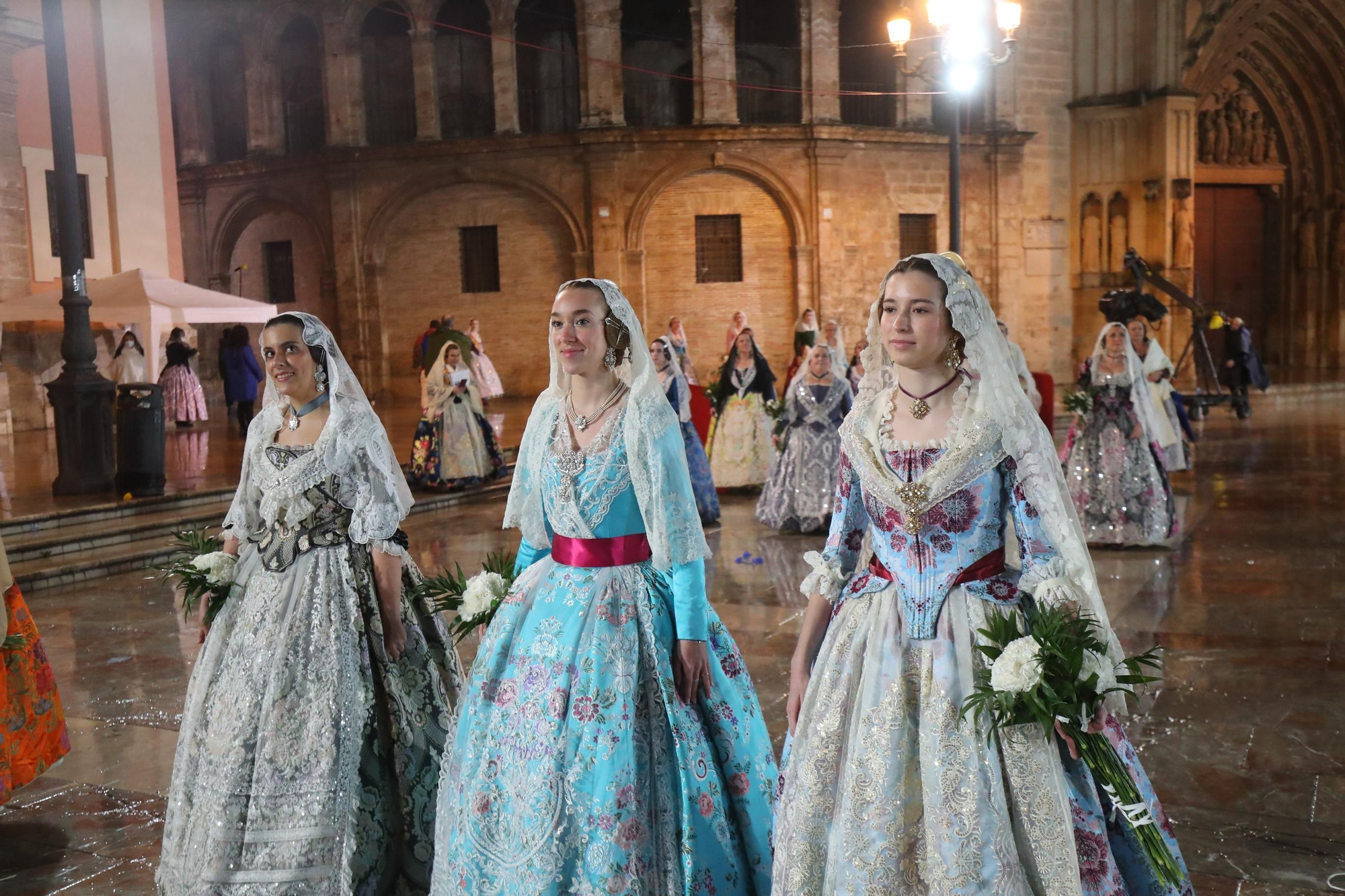 Búscate en el primer día de ofrenda por la calle de la Paz (entre las 21:00 a las 22:00 horas)