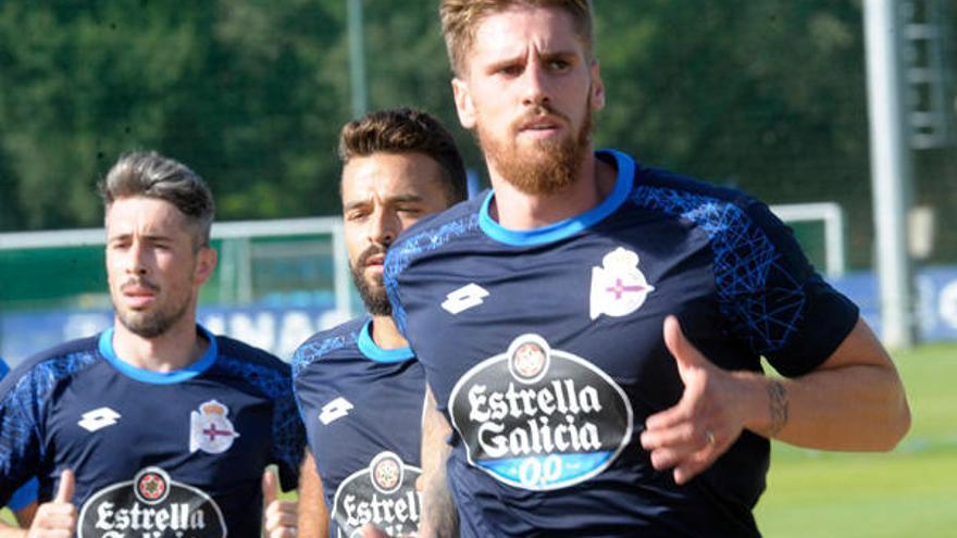 Raúl Albentosa, en un entrenamiento en Abegondo.