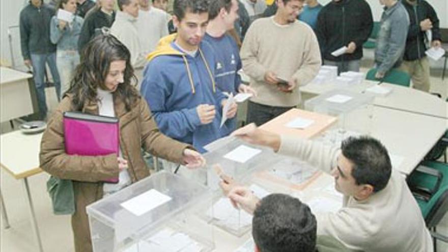 Más de 27.000 alumnos y trabajadores eligen hoy al nuevo rector de la Uex