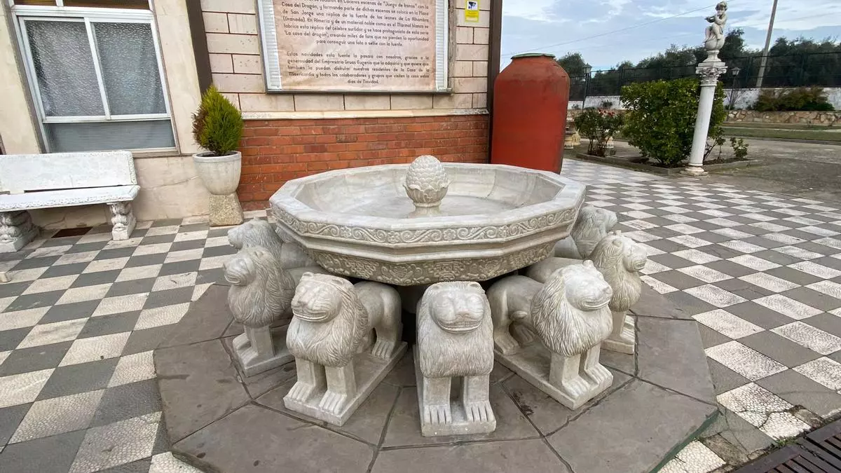Ya puedes conocer la fuente de los leones de la saga de 'Juego de Tronos', rodada en Cáceres