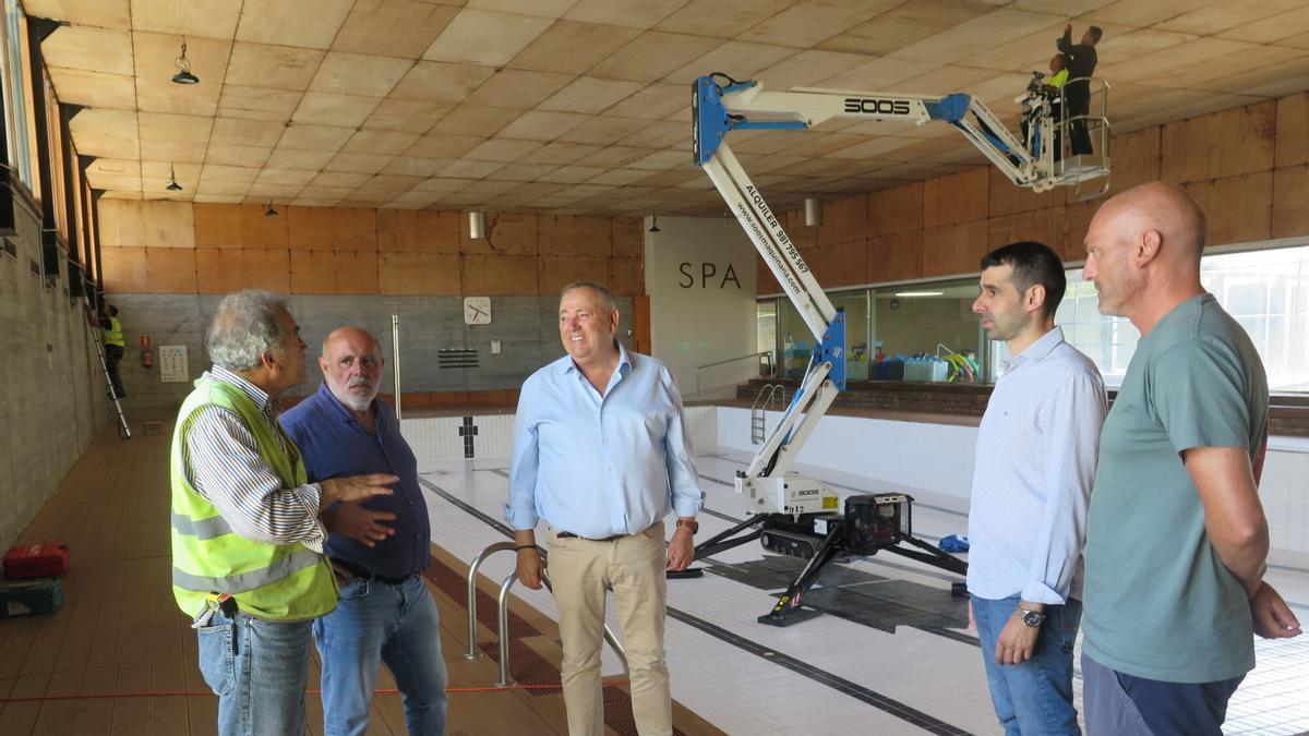 Visita a las obras de la piscina de A Laracha.