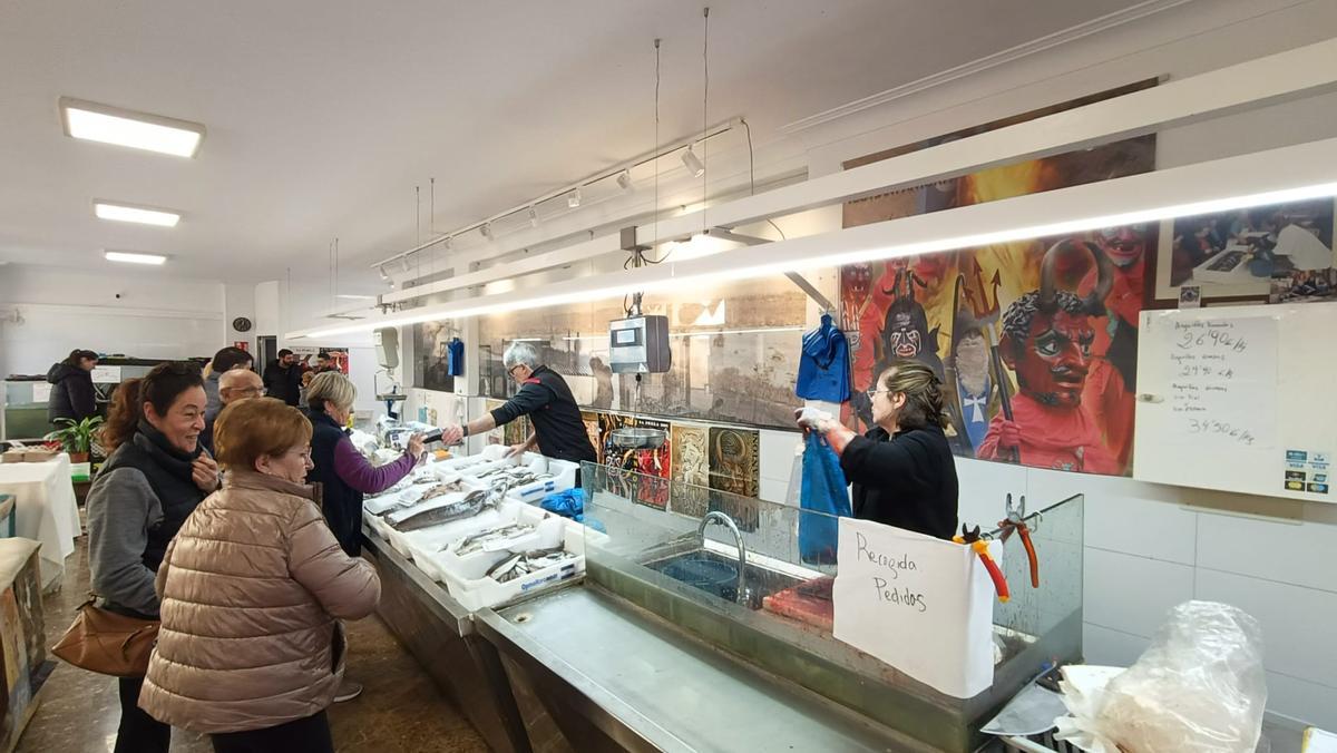 FOTOS | La pescadería de sa Pobla, Ca na Foc, sirve 1.700 kilos de anguilas