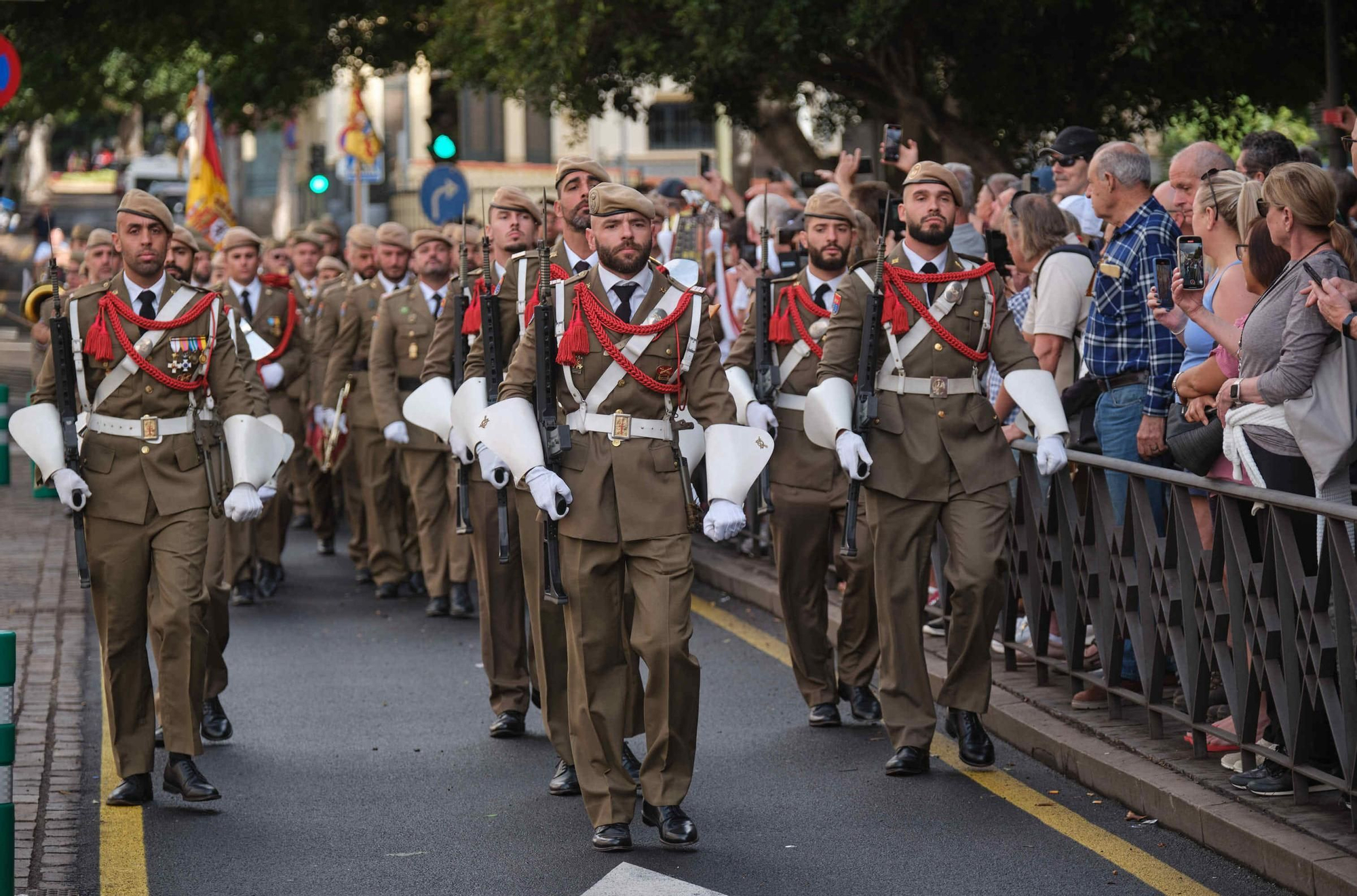 Desfile de tropas con motivo de la Pascua Militar en la plaza Weyler