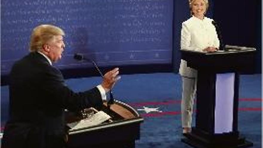 Donald Trump i Hillary Clinton, en un moment del debat.