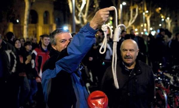 Fotogalería: Protesta ante la sede del PP en Aragón