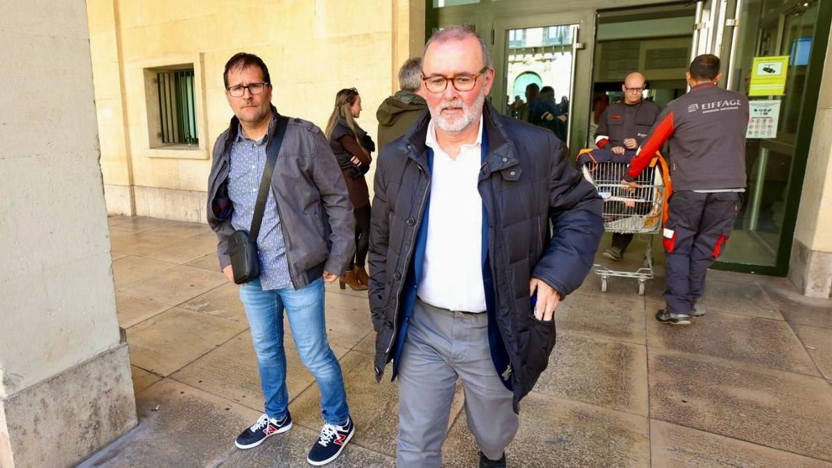 Benjamí Soler y Juanjo Berenguer, a su salida de la Audiencia tras ser absueltos el pasado 8 de febrero.