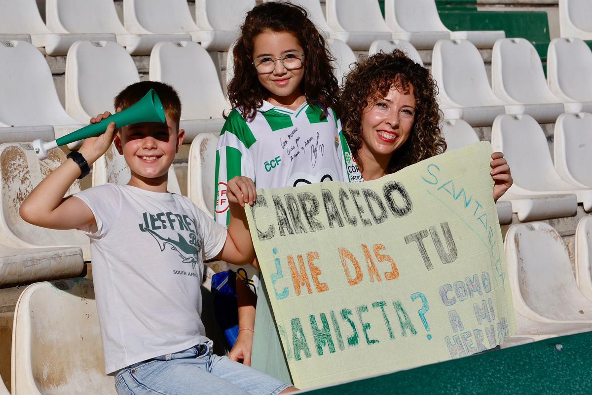 Córdoba CF-Racing de Ferrol | La afición blanquiverde en El Arcángel, en imágenes