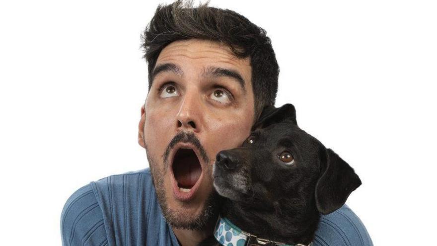 El humorista Jorge Bolaños con su perra Risa. |  LOC