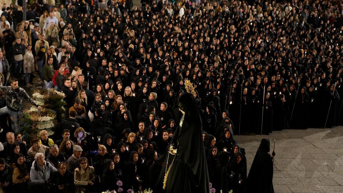 La procesión de La Virgen de la Soledad en la Semana Santa de Zamora 2026 en tres minutos