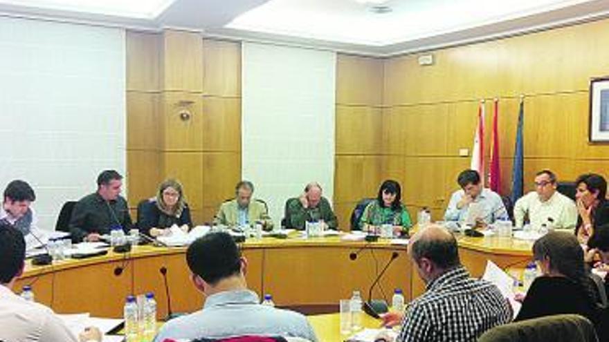 Los concejales, reunidos ayer en la sesión plenaria.