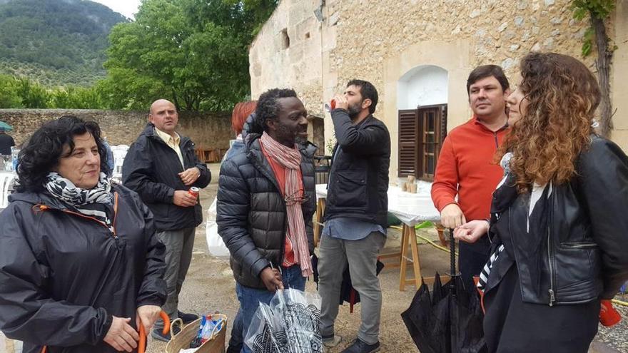 El portavoz de Més Josep Ferrà y su coordinador Guillem Balboa durante la celebración del Primero de Mayo.