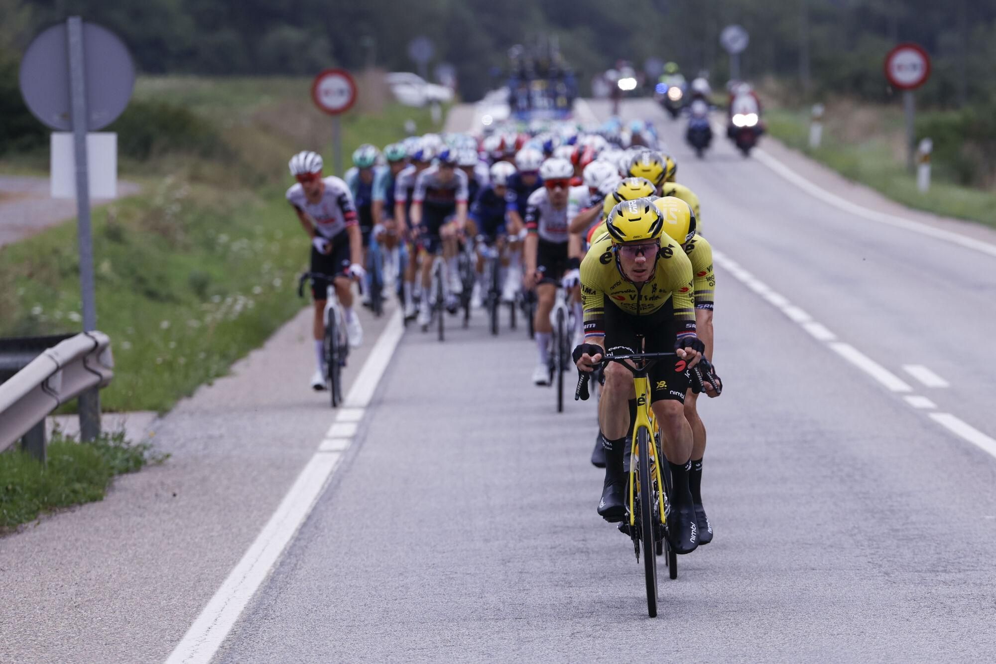 The pack competes in the sixth stage of La Vuelta A Espana cycling tour between Catalonian town of Olot, northeastern Spain and Pal, in Andorra. 28 August 2025. The stage covers 171 km. EFE/ Javier Lizon