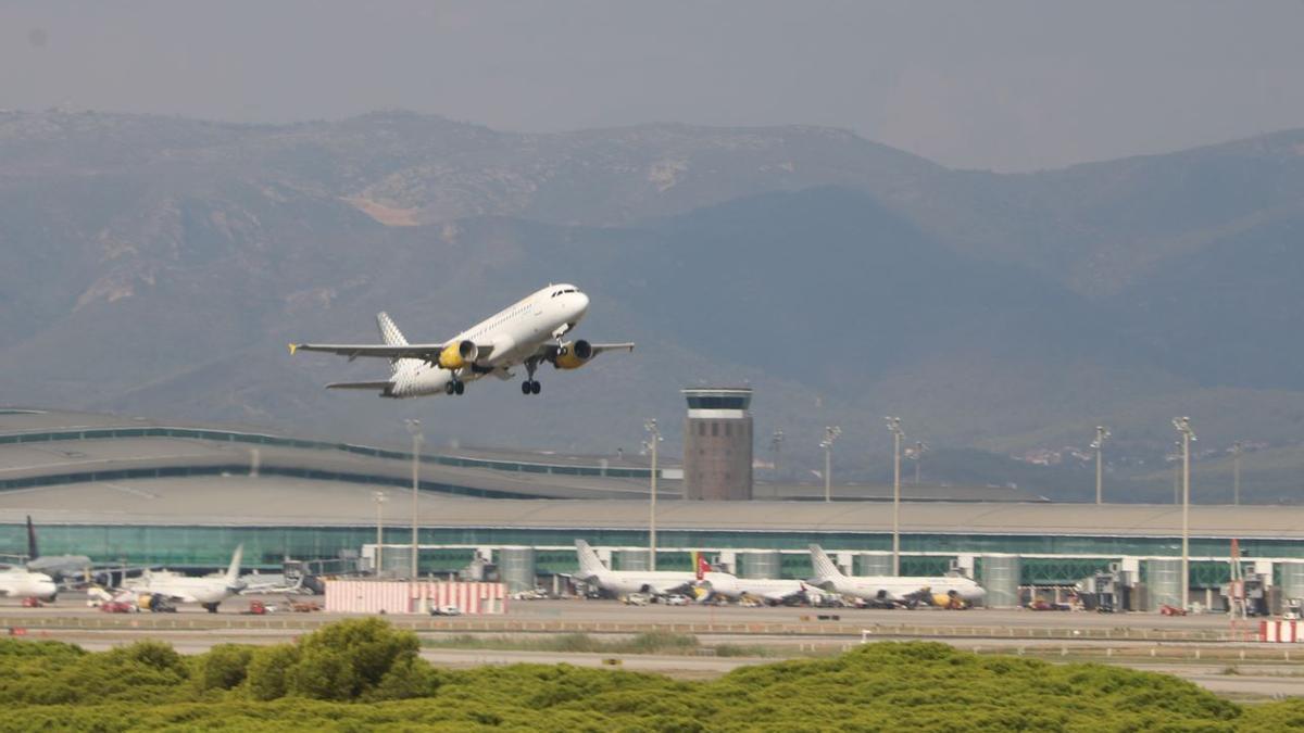 Imatge d&#039;un avió enlairant-se a l&#039;aeroport del Prat el 9 de setembre de 2021