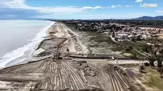 Las reclamadas obras de regeneración llegan a la playa más deteriorada de Sagunt