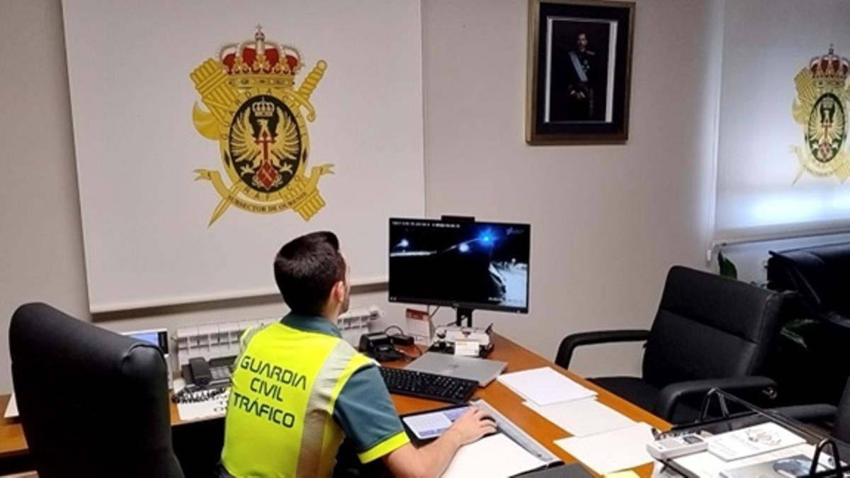 Vehículo decomisado por la Guardia Civil de Tráfico.