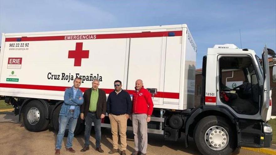 La junta dona un camión de emergencia a cruz roja