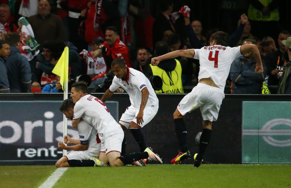 Las mejores imágenes de la final entre el Liverpool y el Sevilla.