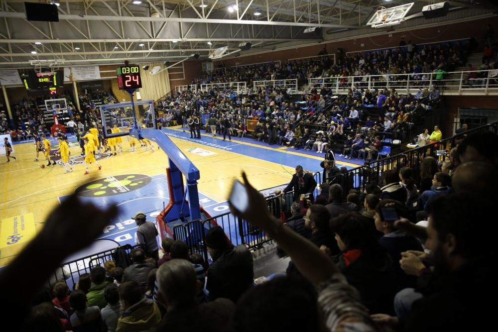 Partido entre el Unión Financiera Baloncesto Oviedo y el F.C. Barcelona B