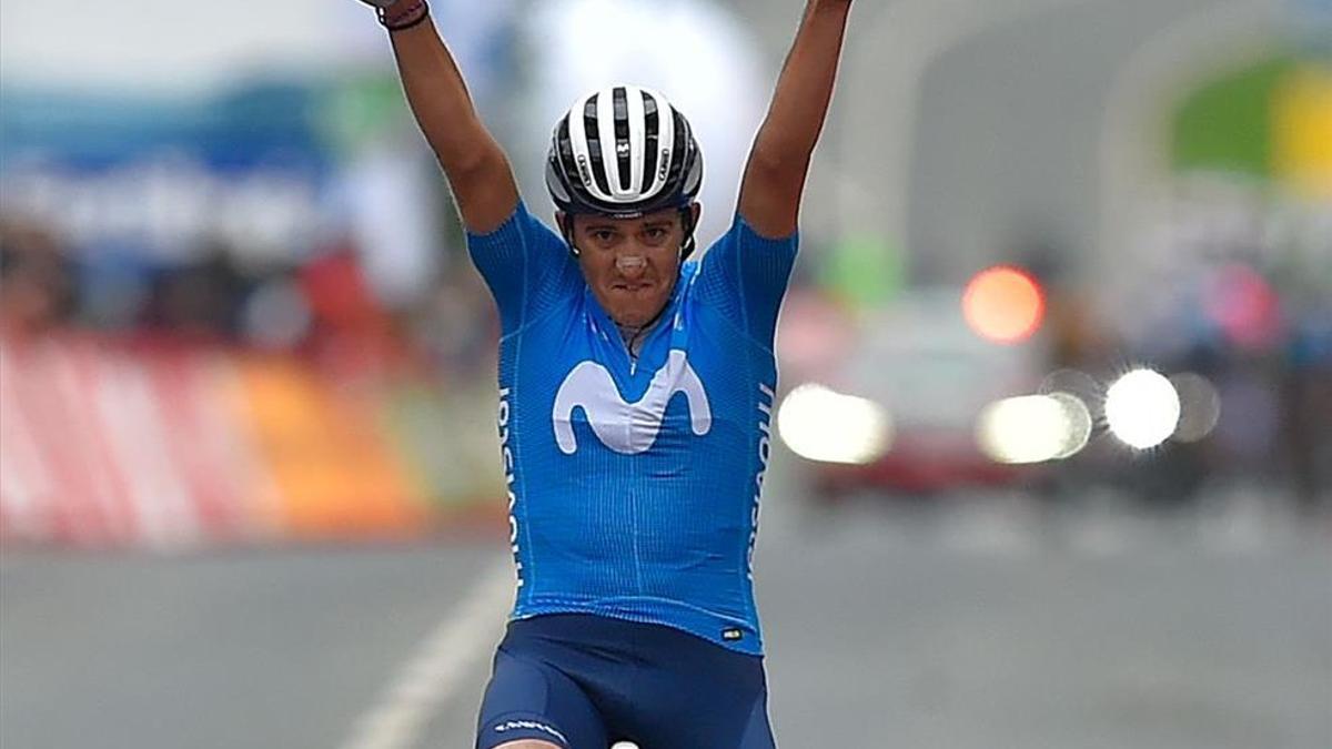Marc Soler celebra el triunfo en una etapa de la Vuelta a España