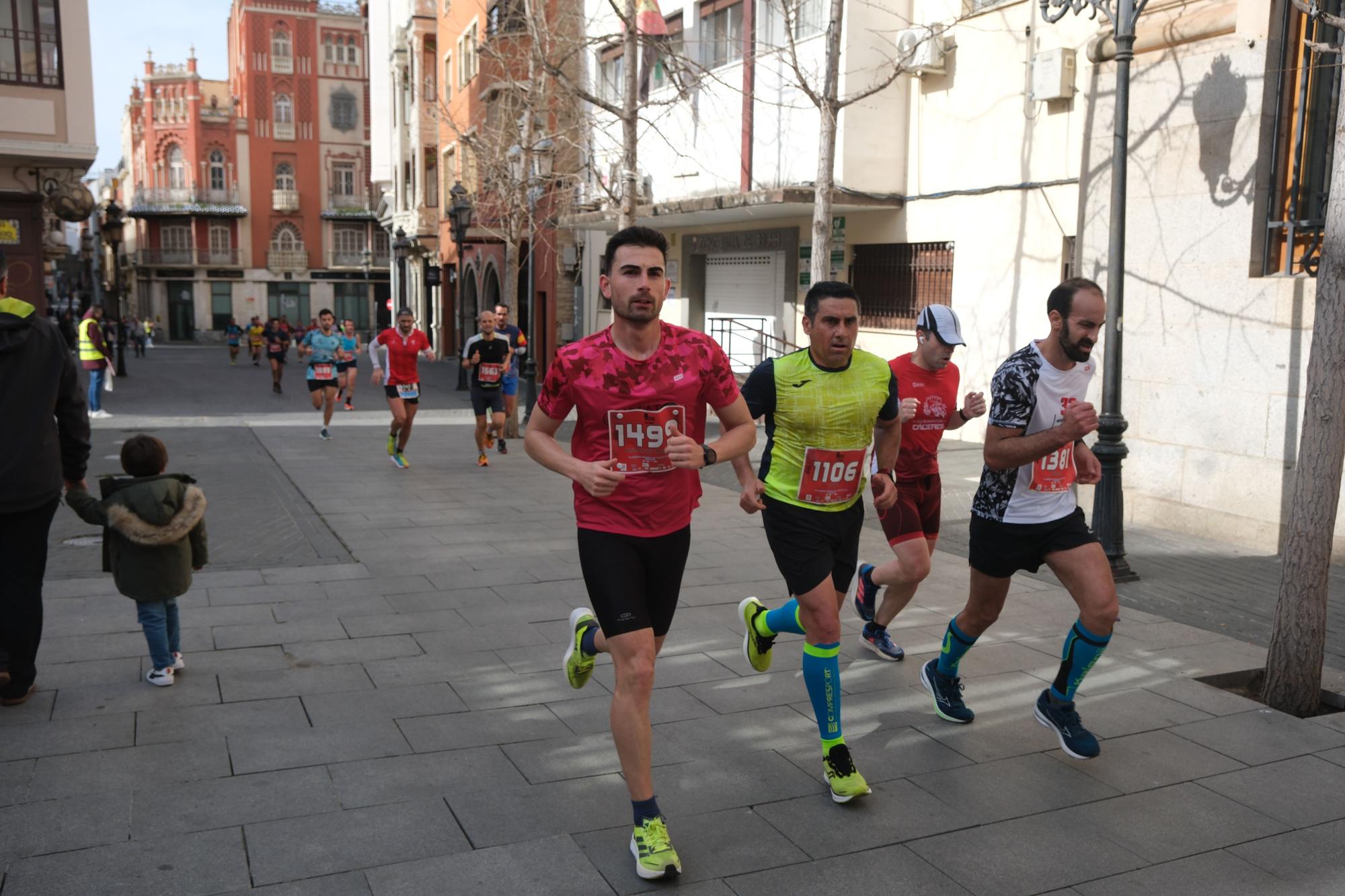 30 Maratón y 8 Medio Maratón Popular Ciudad de Badajoz en imágenes