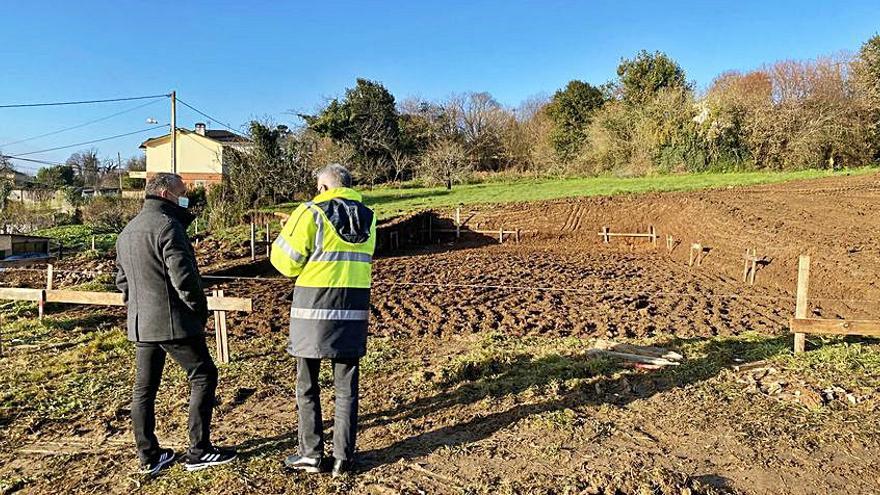 Inicio de las obras, en la parroquia de Cela. |   // LA OPINIÓN