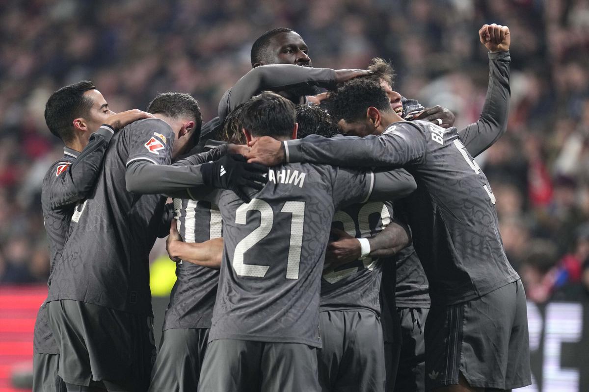 Los jugadores del Real Madrid celebran el gol de Rodrygo ante el Rayo Vallecano.
