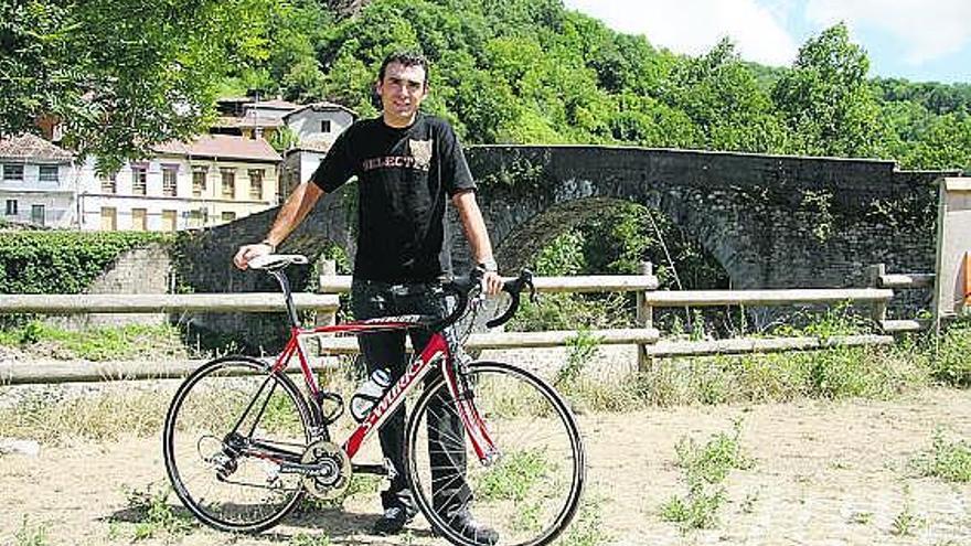 Benjamín Noval, en Puente d&#039;Arco, en Laviana.